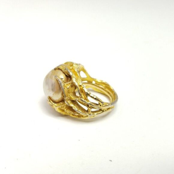 Vintage Big Faux Pearl Cocktail Ring Gold Tone Band, Retro Style Design Size 6.5 - Picture 2 of 6